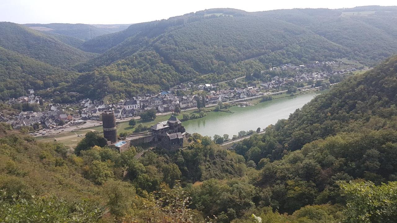 Ferienhaus Leopold mit Mosel- und Burgblick Burgen  Exterior foto