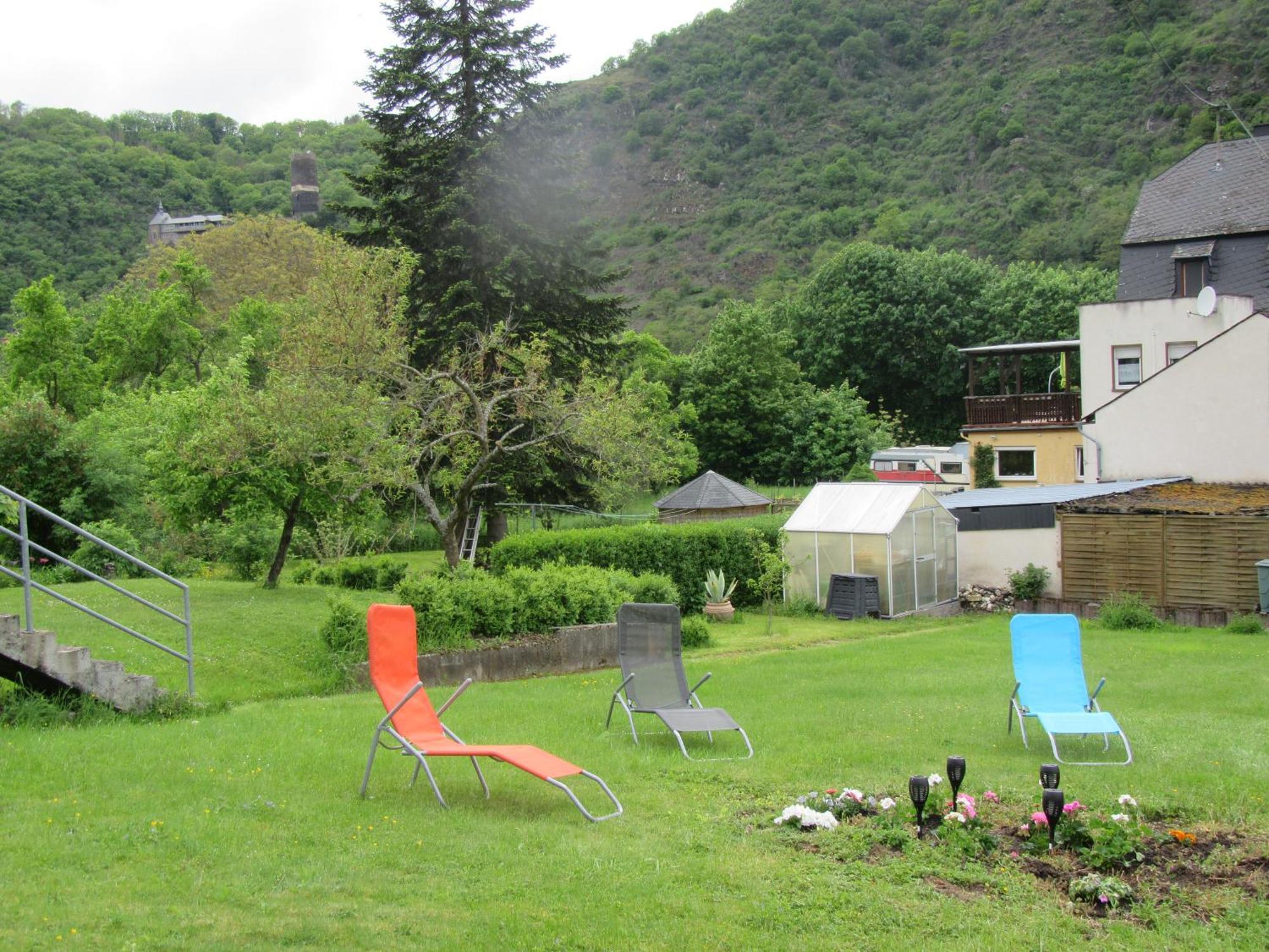 Ferienhaus Leopold mit Mosel- und Burgblick Burgen  Exterior foto